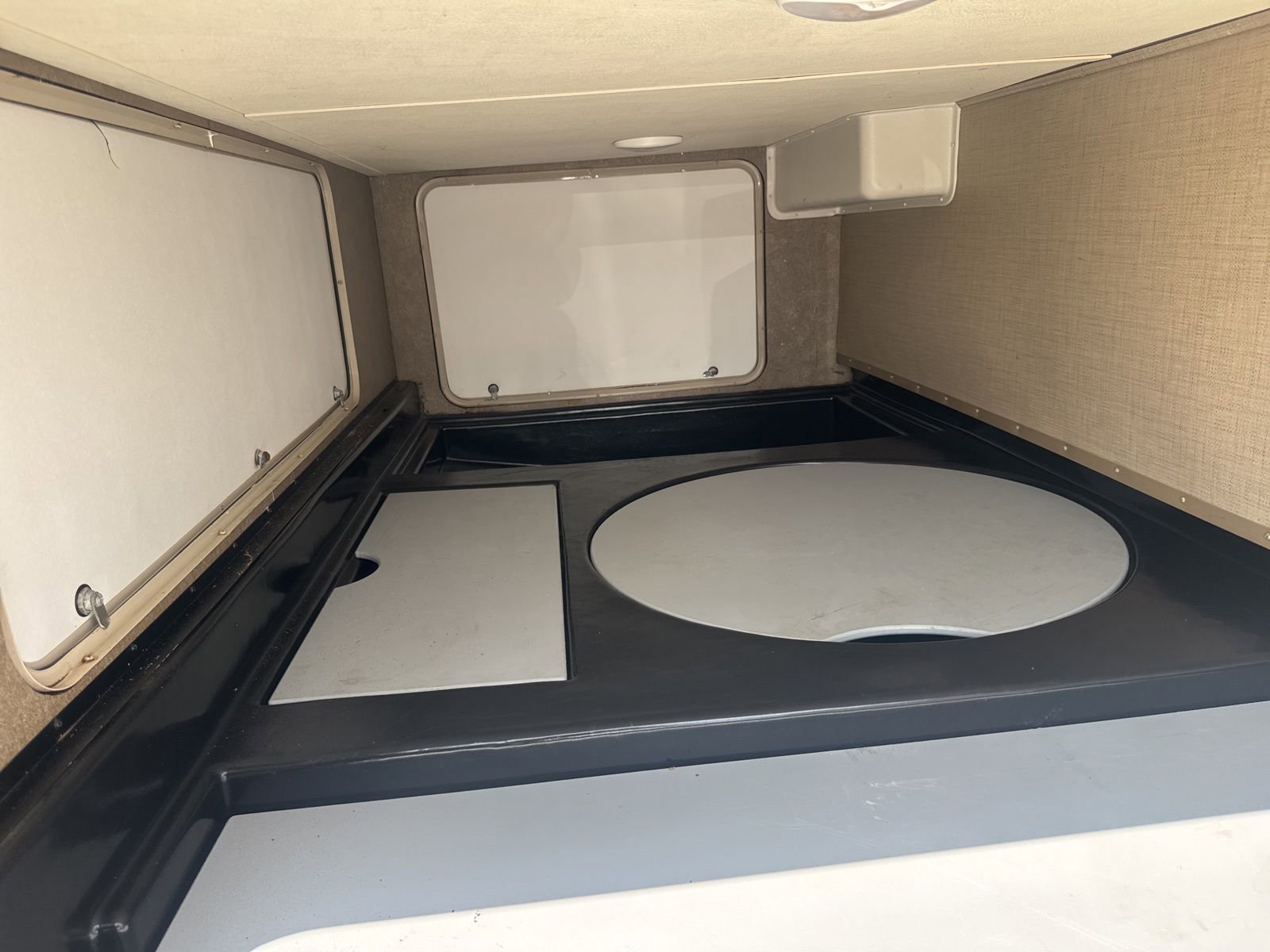 Used 2018 Ford E-450 and Econoline 450 Super Duty w/ Motorhome Prep Package RWD image 51