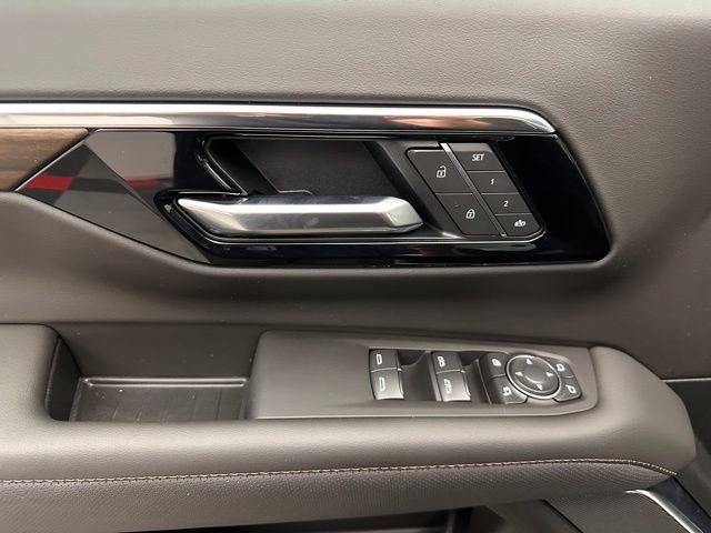 New 2026 Chevrolet Tahoe High Country AWD/4WD image 13