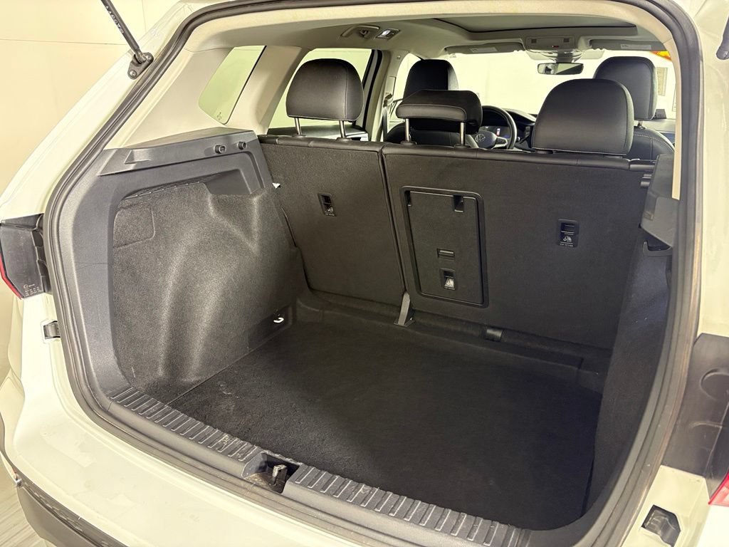 Used 2024 Volkswagen Taos SE FWD image 18