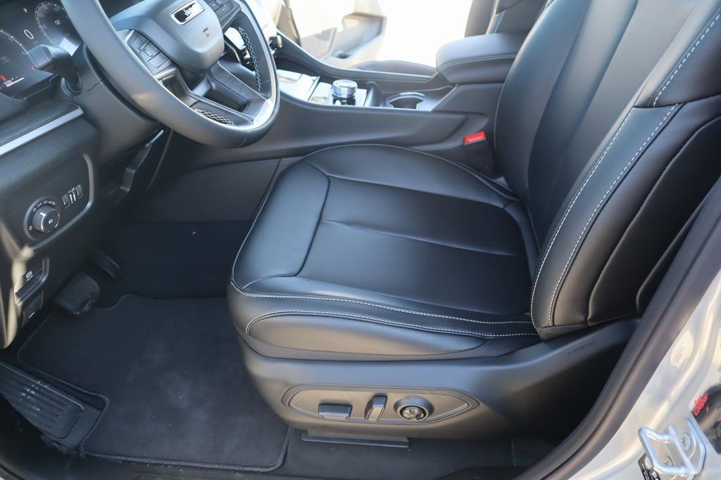 New 2025 Jeep Grand Cherokee Limited image 11