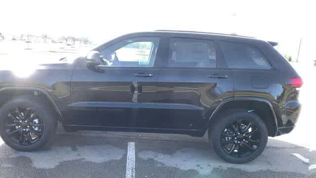 Used 2019 Jeep Grand Cherokee Altitude AWD/4WD image 5