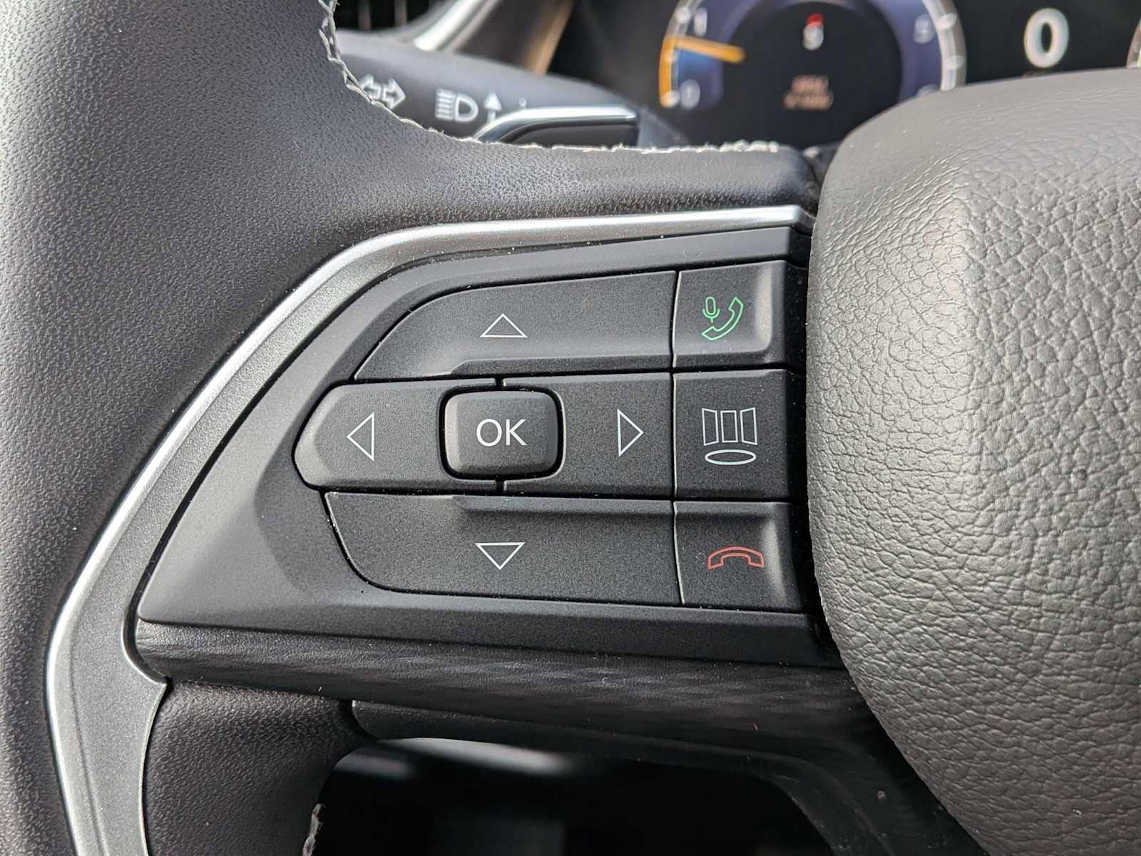 Used 2025 Jeep Grand Cherokee Laredo X w/ Luxury Tech Group I AWD/4WD image 33