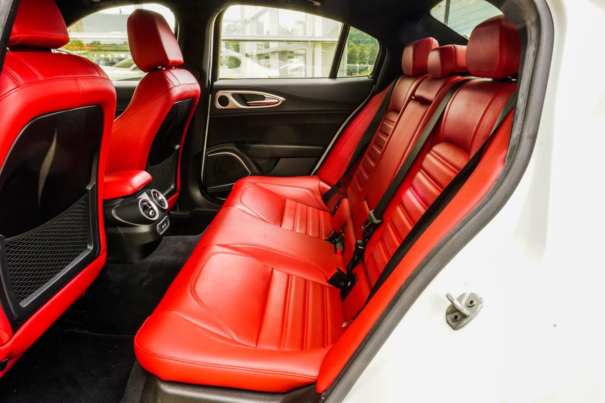 Used 2022 Alfa Romeo Giulia Veloce RWD image 40