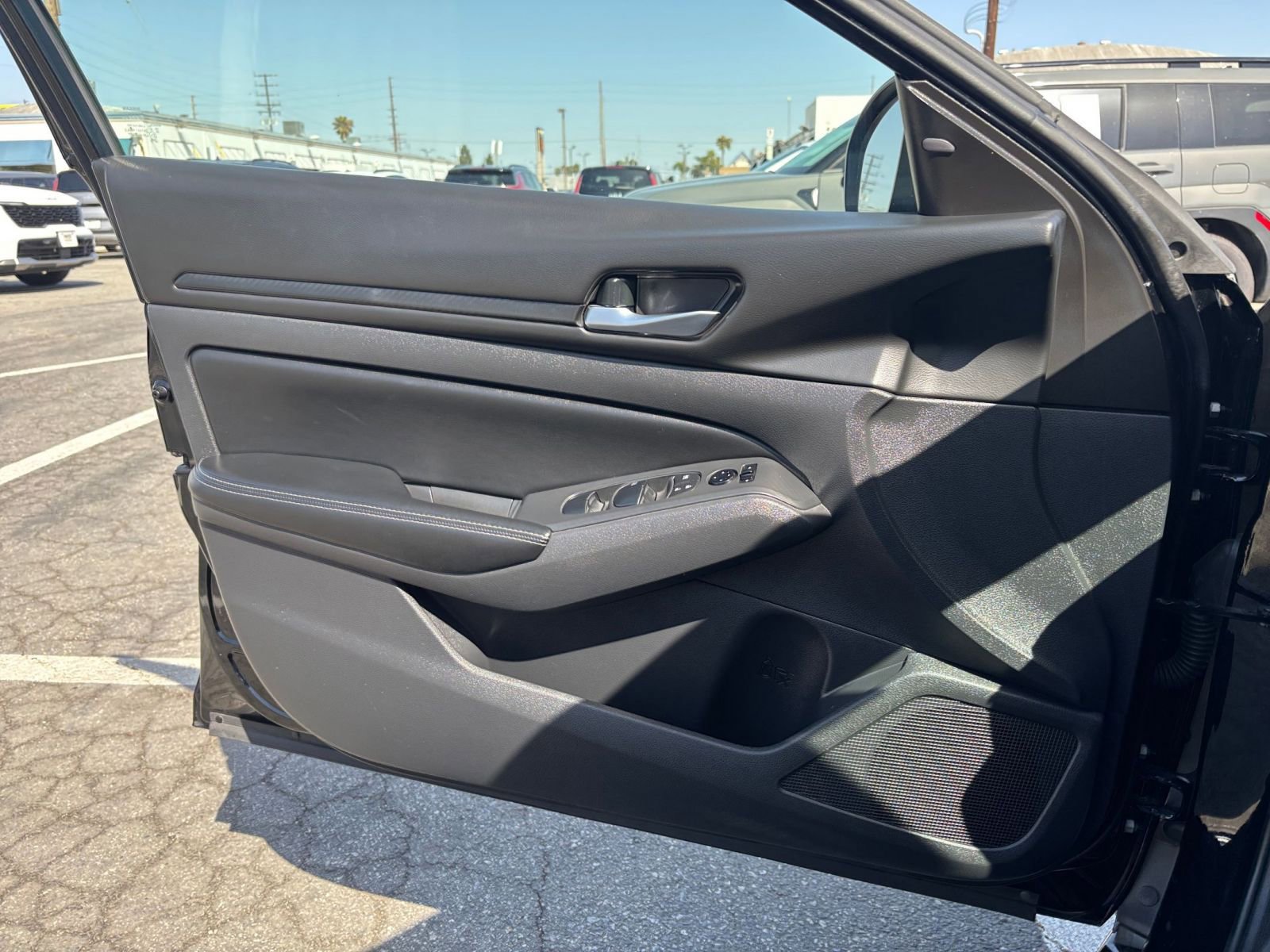 Used 2025 Nissan Altima 2.5 SV image 18