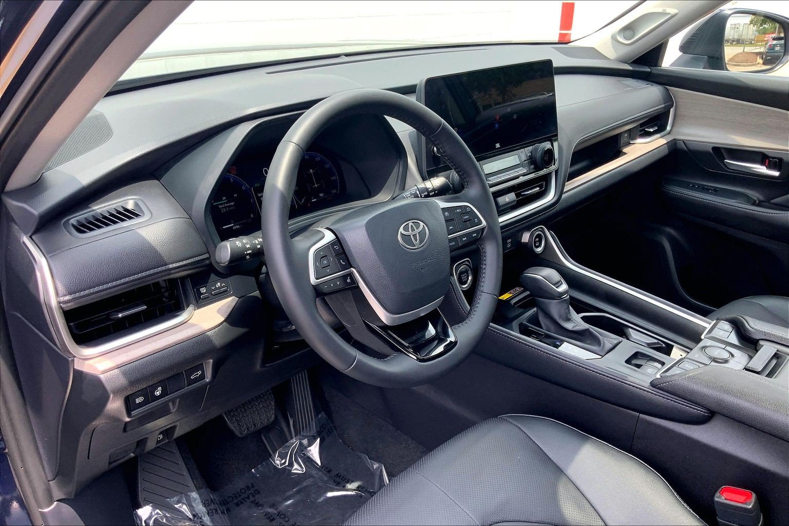 Used 2025 Toyota Grand Highlander AWD image 18