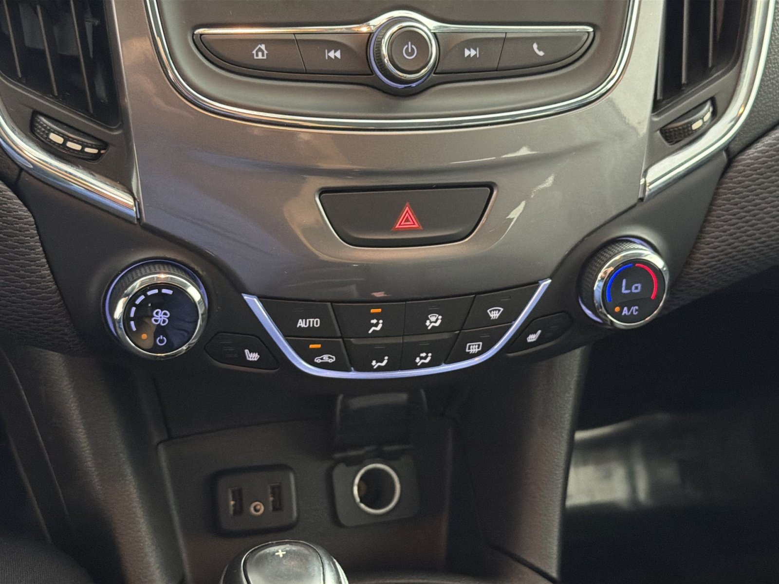 Used 2019 Chevrolet Cruze LT w/ Convenience Package FWD image 19