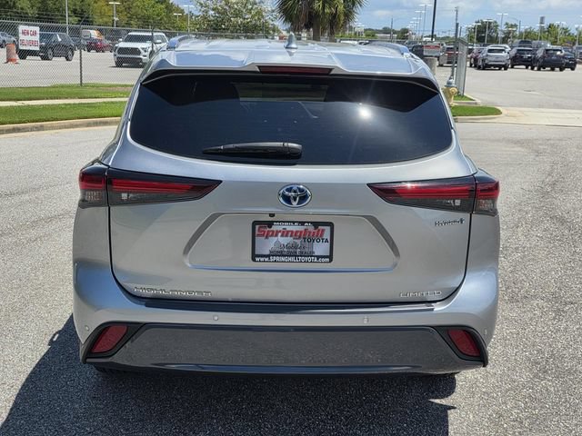 Certified 2024 Toyota Highlander Limited FWD image 3