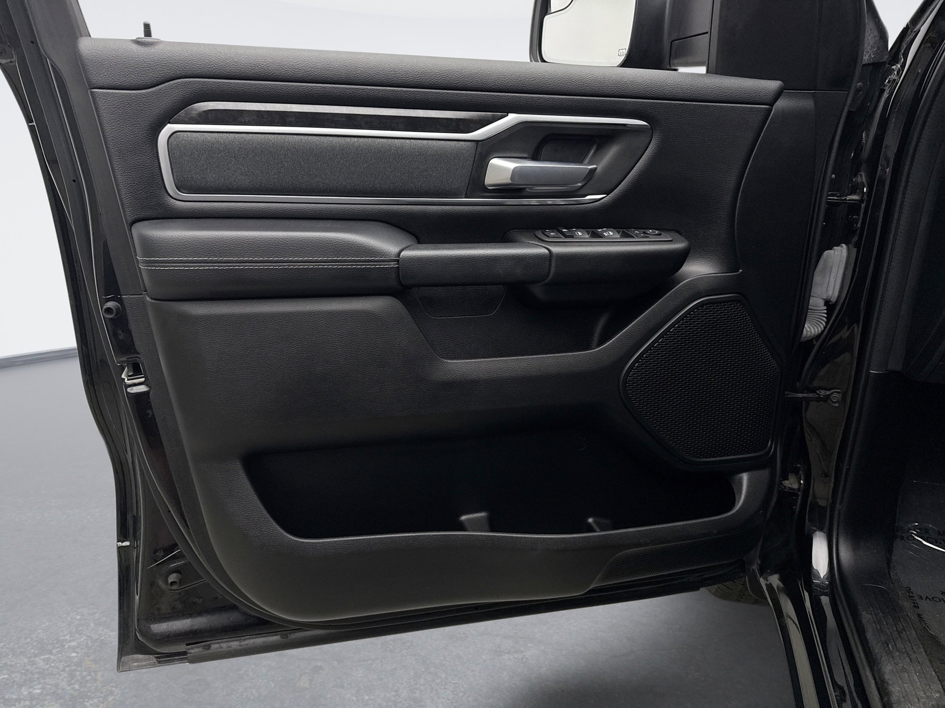 Used 2022 RAM 1500 Big Horn AWD/4WD image 9