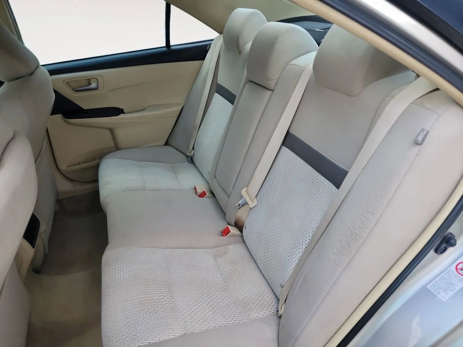 Used 2015 Toyota Camry LE image 9