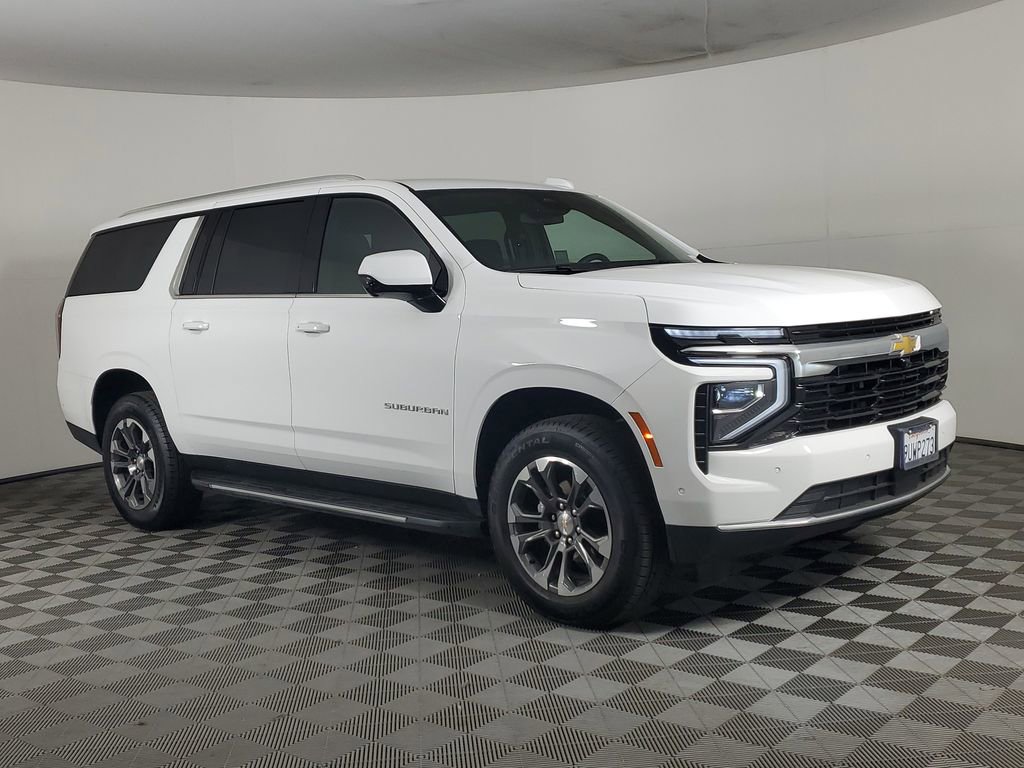 Used 2025 Chevrolet Suburban LS image 2