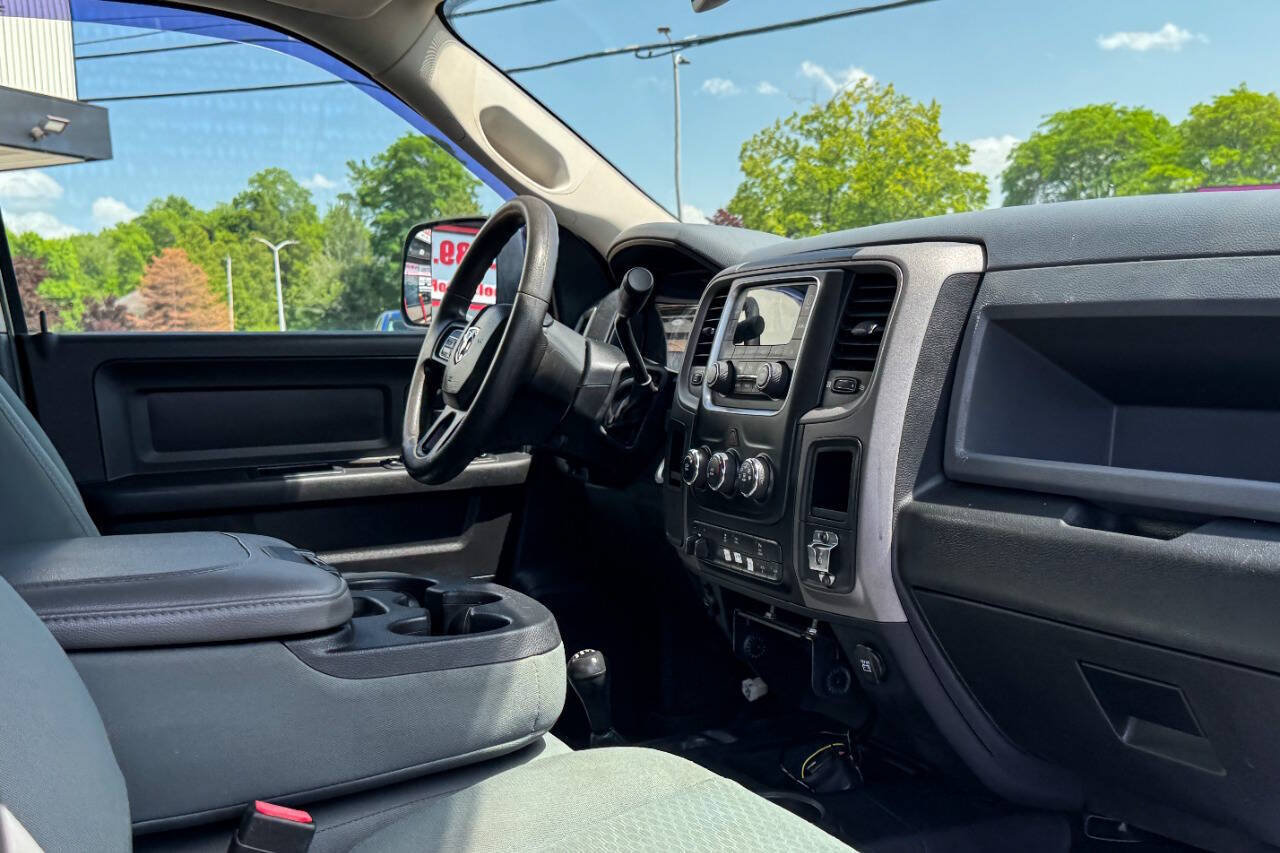 Used 2017 RAM 3500 Tradesman w/ Chrome Appearance Group AWD/4WD image 17