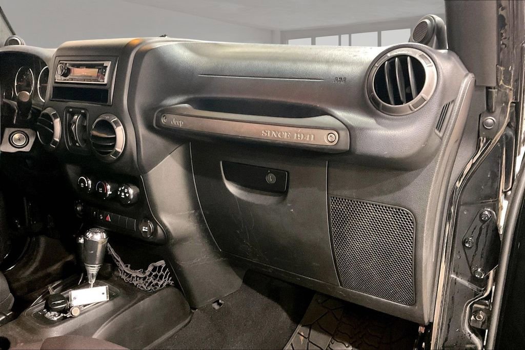 Used 2013 Jeep Wrangler Unlimited Sport image 14