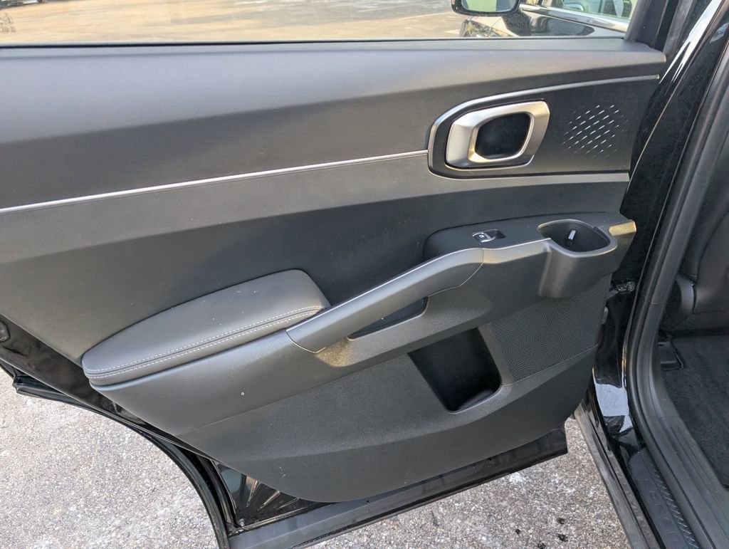 Used 2025 Kia Sorento EX image 10