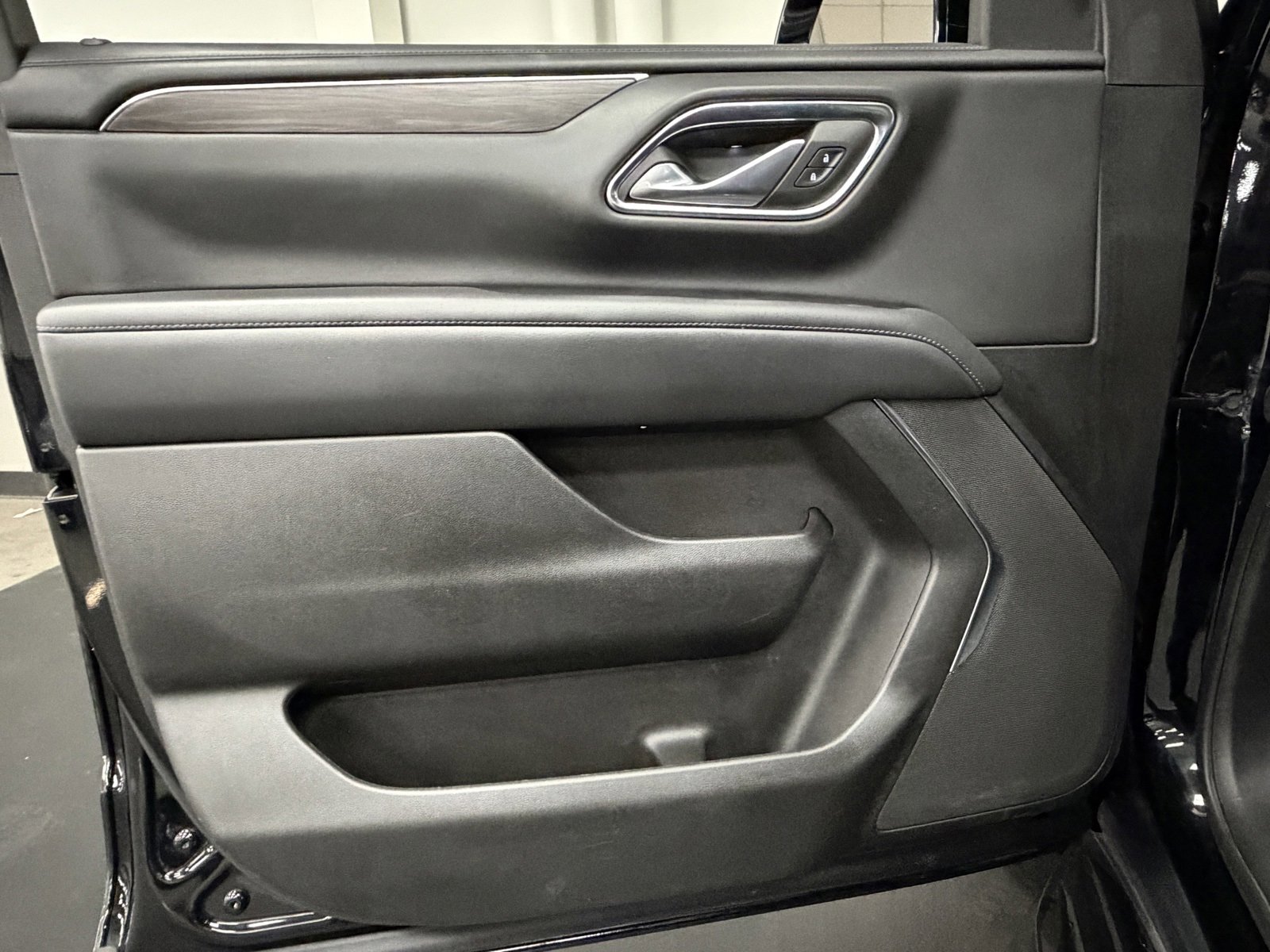 Used 2023 Chevrolet Suburban LS image 18