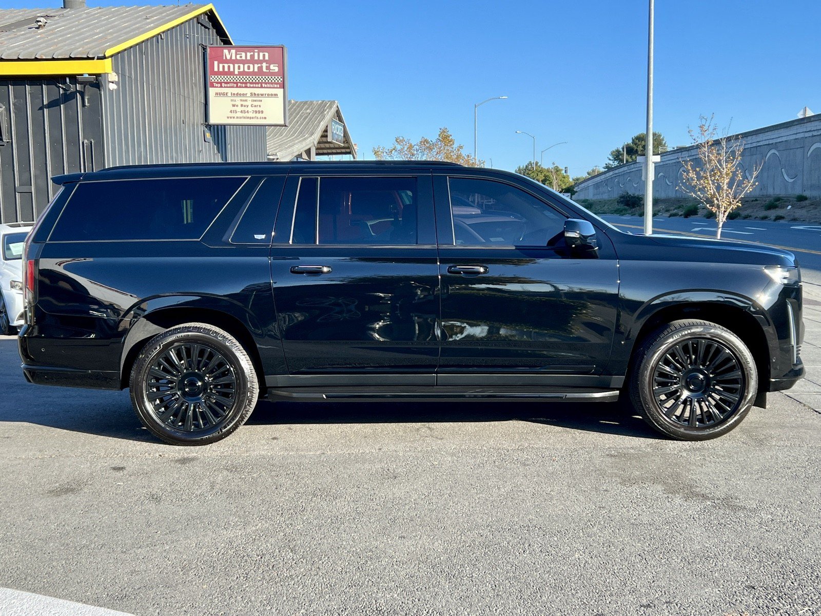 Used 2021 Cadillac Escalade ESV Sport w/ Heavy-Duty Trailer Package AWD/4WD image 4