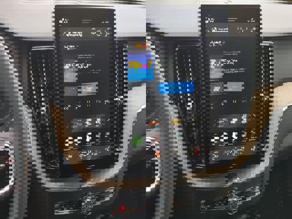 Certified 2026 Volvo XC60 B5 Plus w/ Protection Package Premier image 26