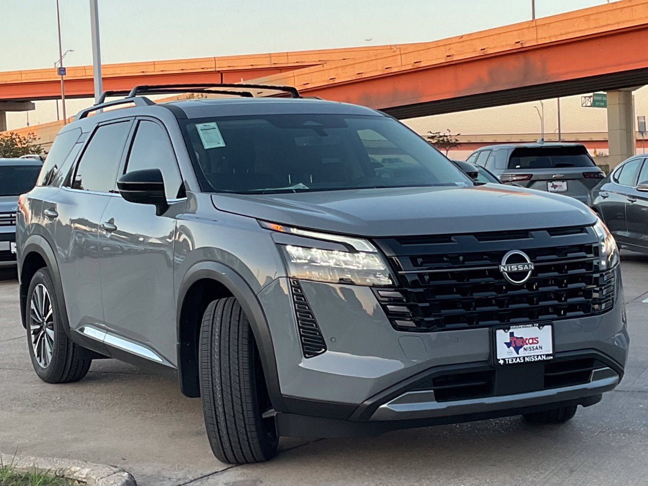 New 2026 Nissan Pathfinder Platinum FWD image 3