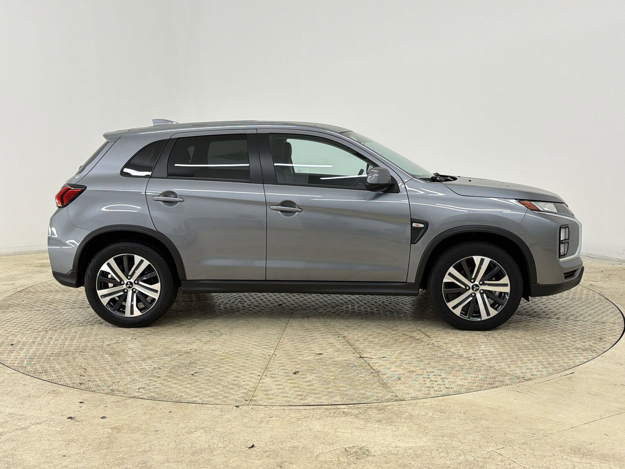 Used 2025 Mitsubishi Outlander Sport ES image 8