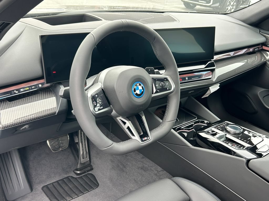 New 2027 BMW 550e xDrive AWD/4WD image 13