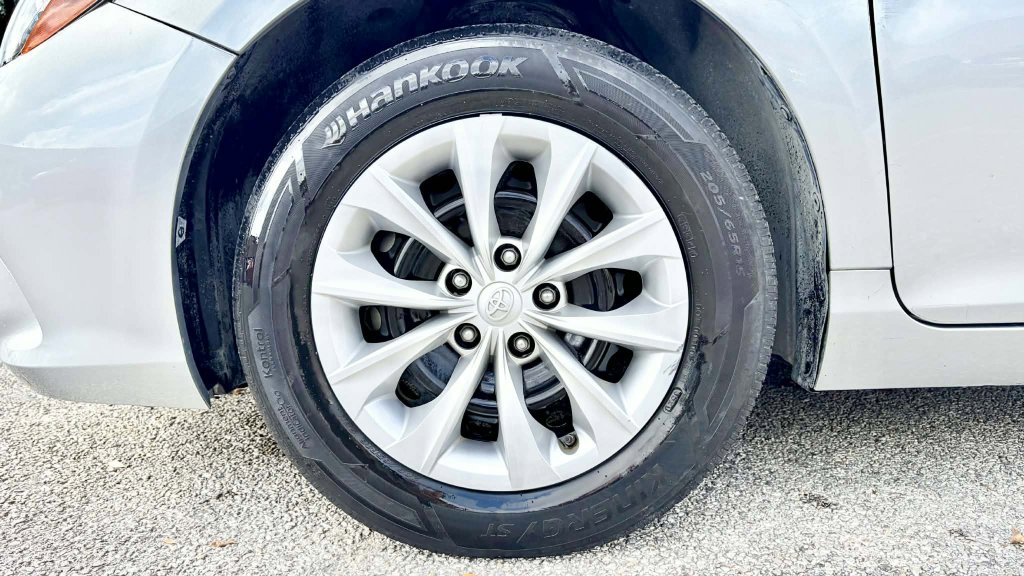Used 2016 Toyota Camry LE image 20