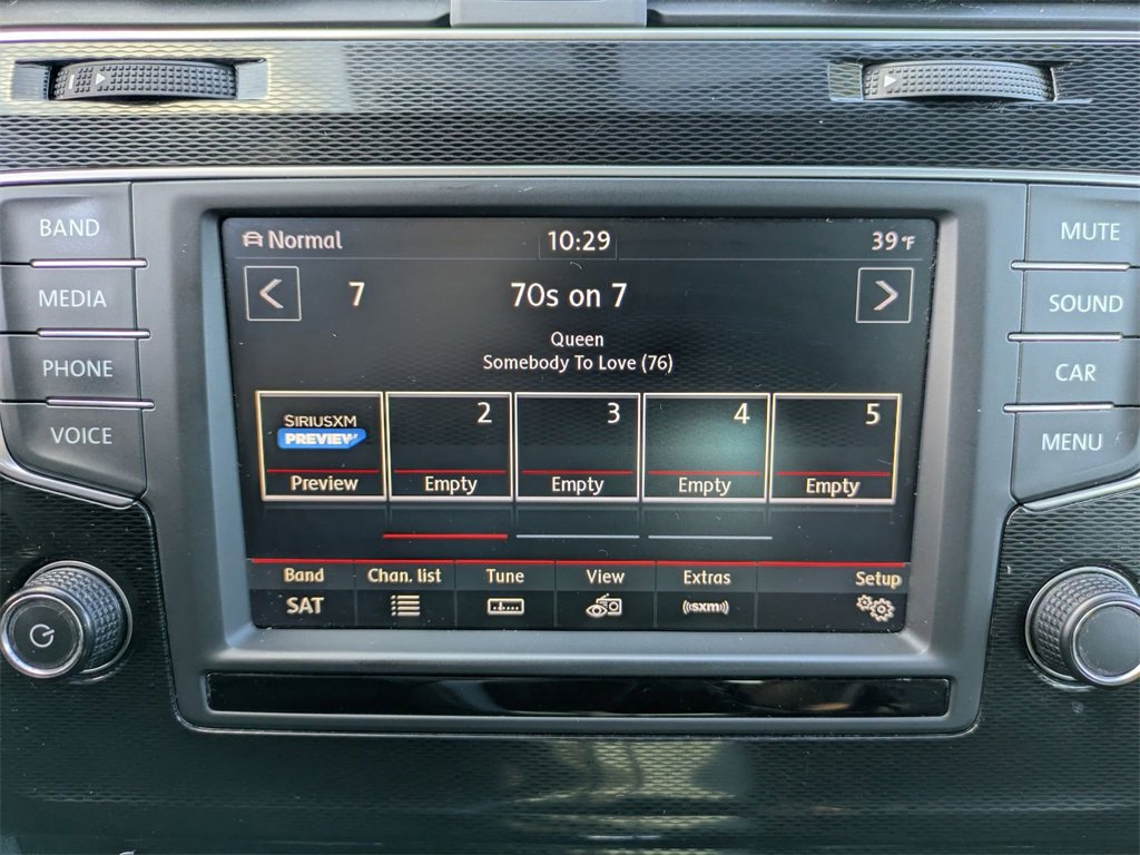 Used 2017 Volkswagen GTI SE image 23