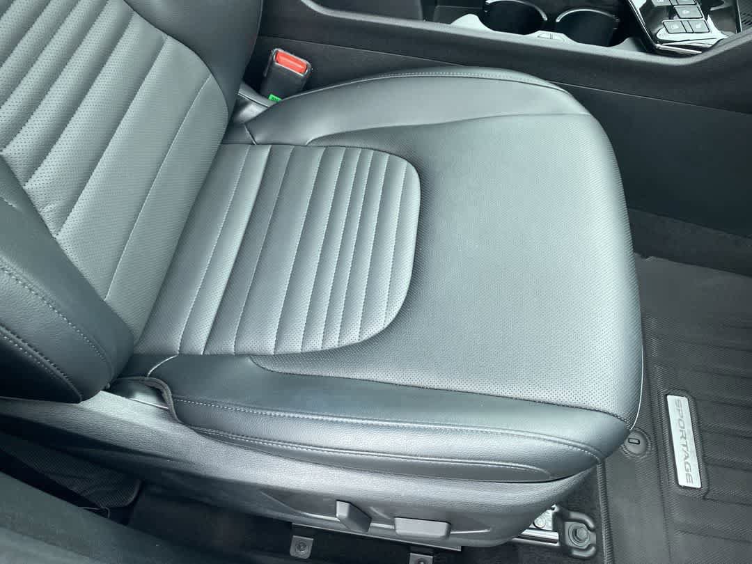 Used 2025 Kia Sportage SX FWD image 25