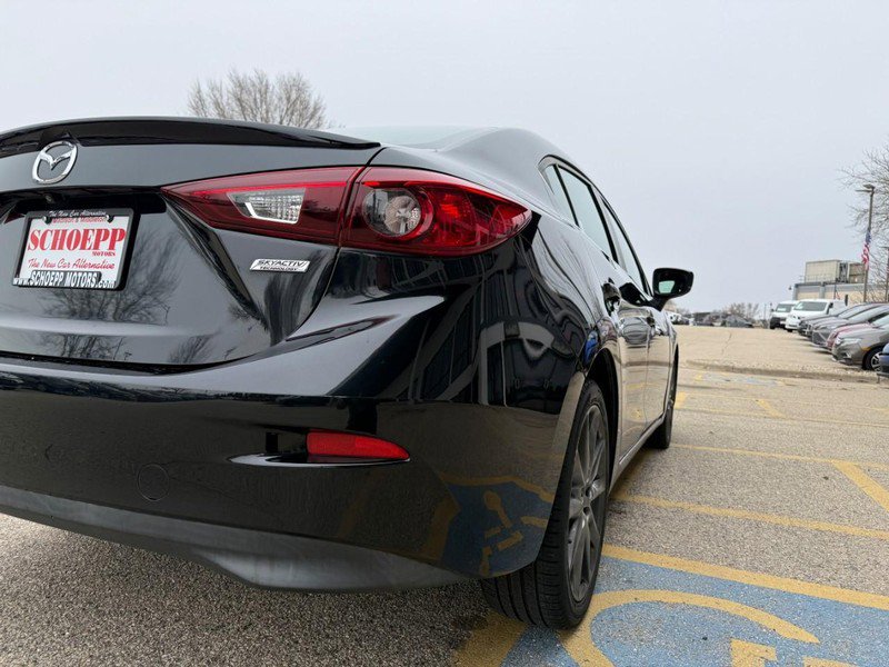 Used 2018 MAZDA MAZDA3 Touring image 11