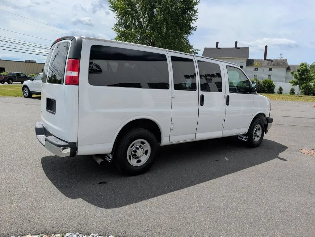 Used 2017 Chevrolet Express 2500 LT w/ LT Preferred Equipment Group RWD image 17