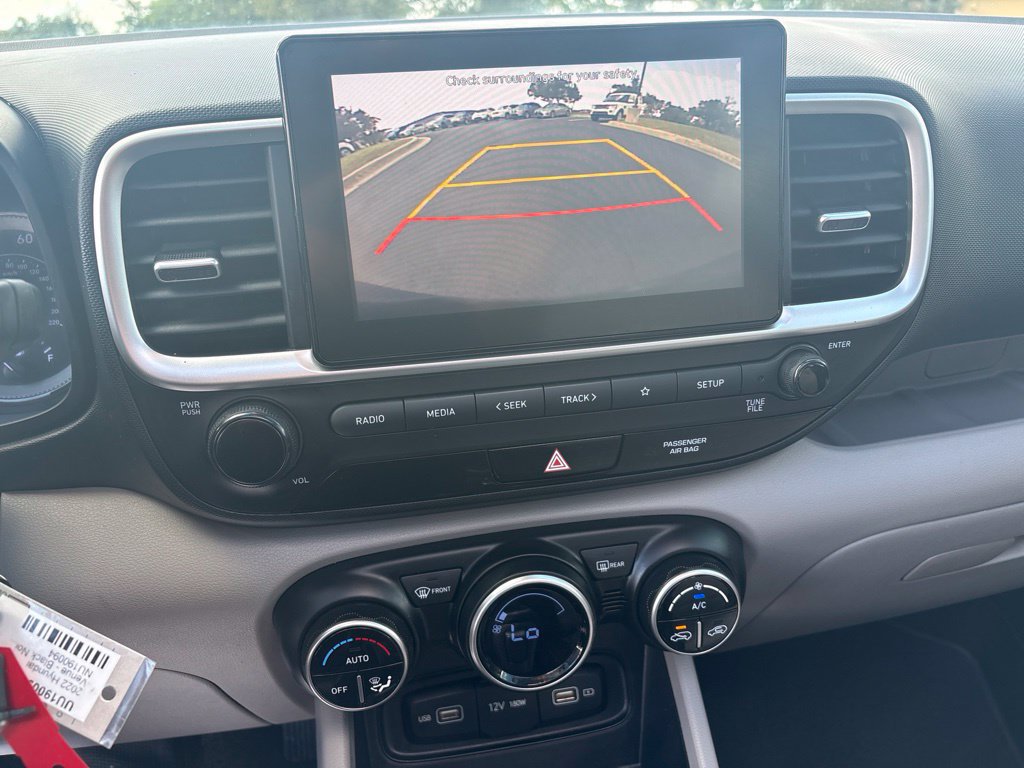 Used 2022 Hyundai Venue SEL FWD image 15