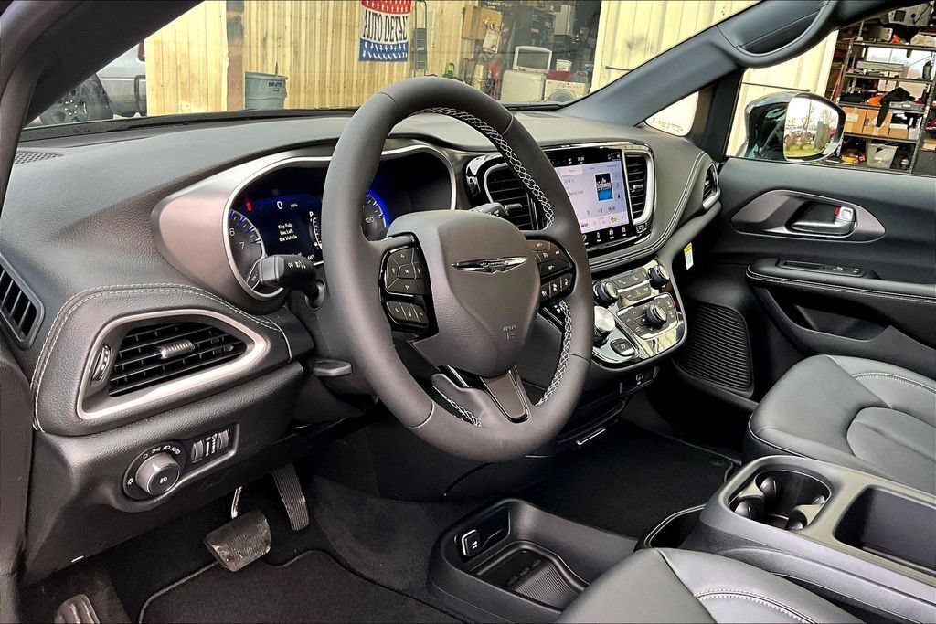New 2026 Chrysler Pacifica Select w/ S Appearance Package FWD image 6