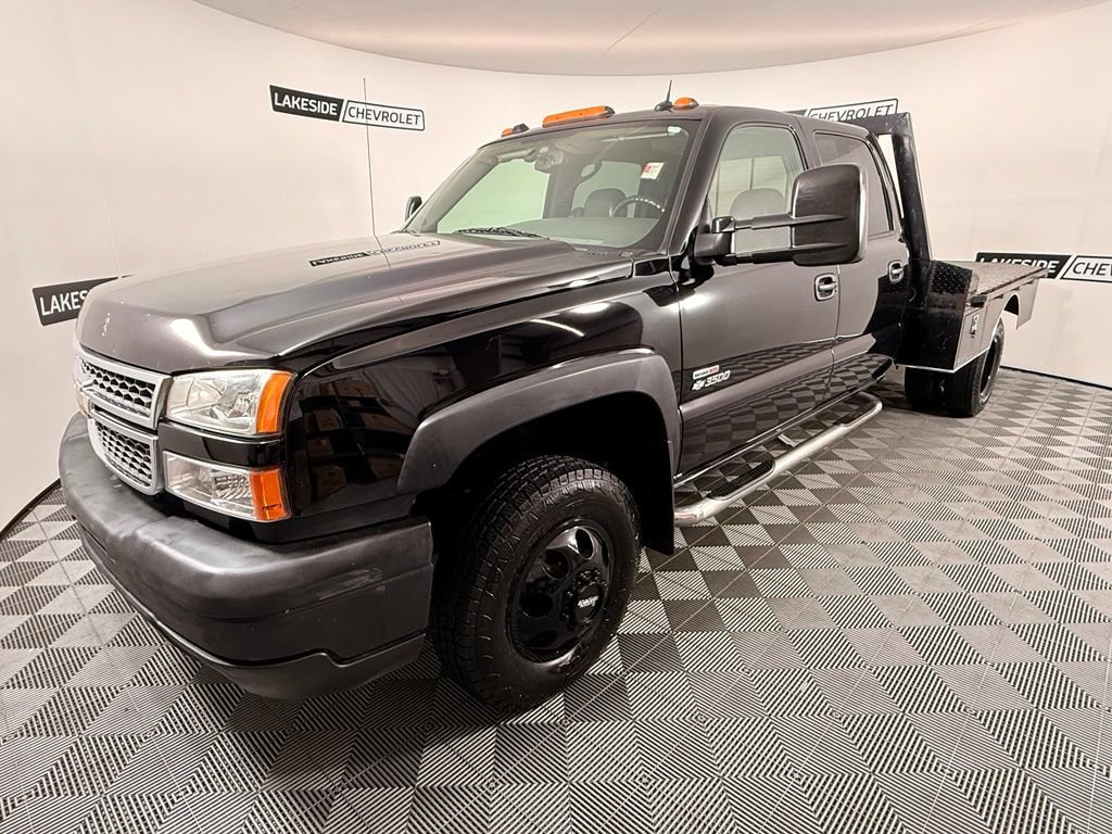 Used 2005 Chevrolet Silverado 3500 LT w/ Heavy-Duty Power Package AWD/4WD image 2