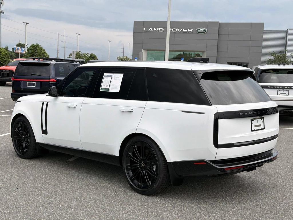 Used 2025 Land Rover Range Rover Long Wheelbase SE AWD/4WD image 3