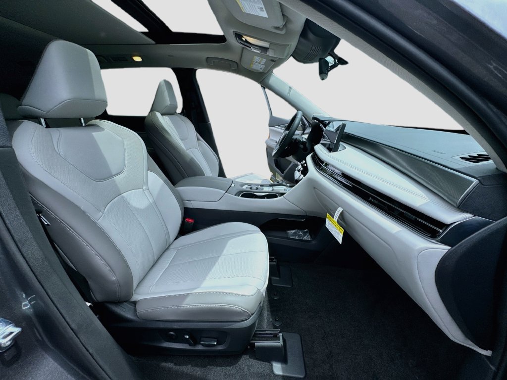 New 2027 INFINITI QX60 Luxe w/ Cargo Package FWD image 31