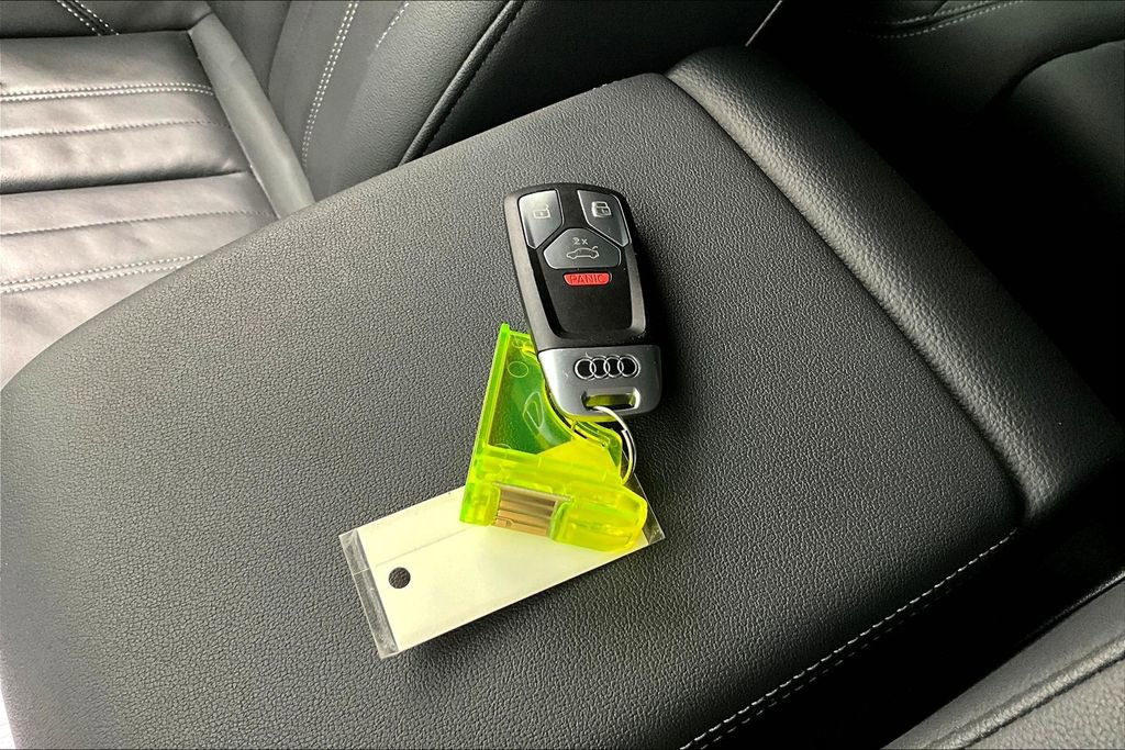 Used 2022 Audi Q5 2.0T Premium w/ Convenience Package image 13