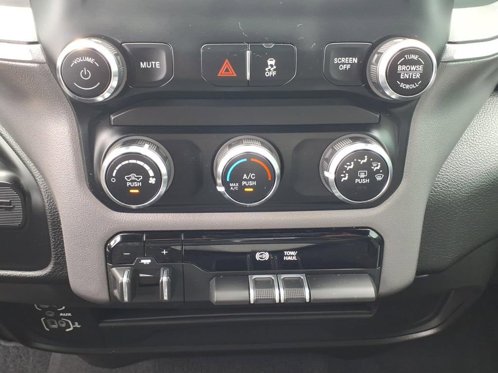 Used 2024 RAM 3500 Big Horn AWD/4WD image 7
