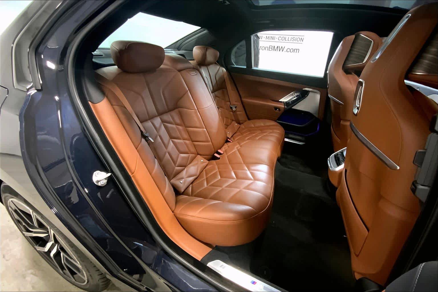 Used 2023 BMW 760i xDrive AWD/4WD image 19