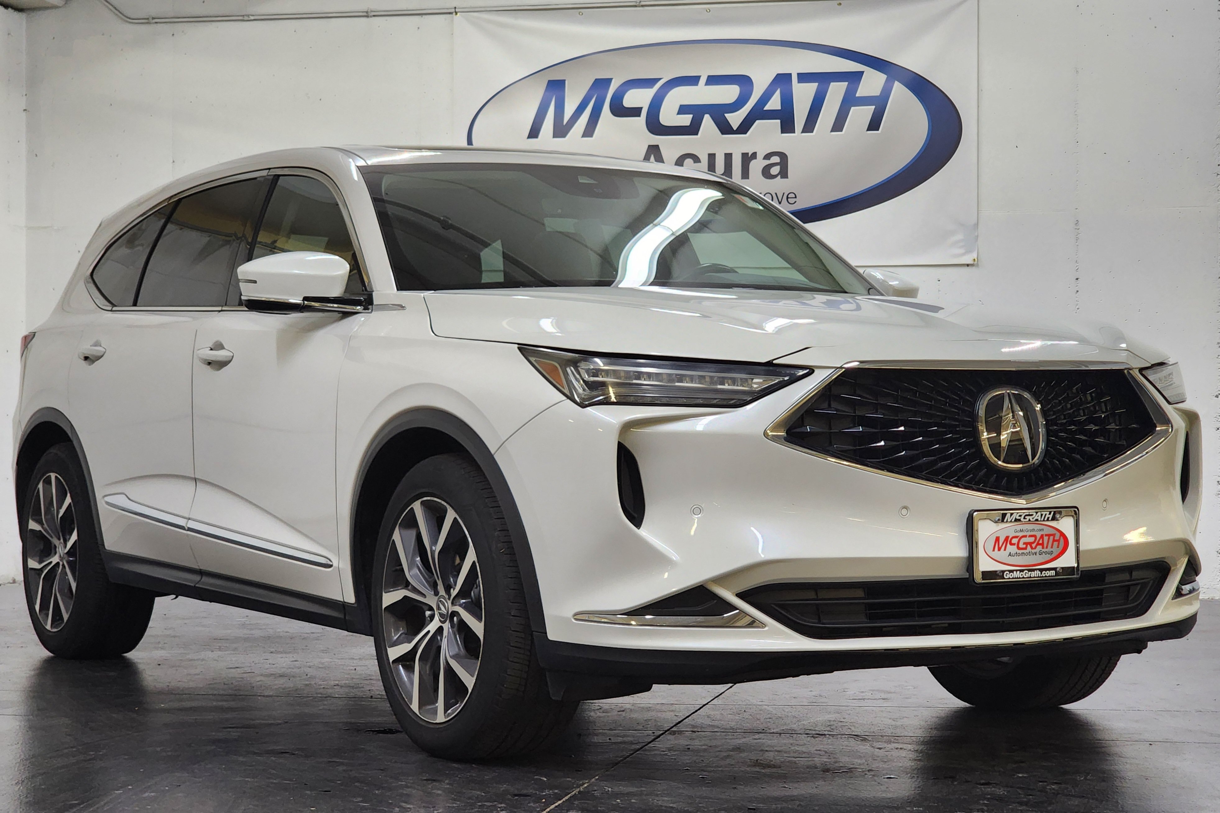 Certified 2023 Acura MDX w/ Technology Package AWD/4WD image 3