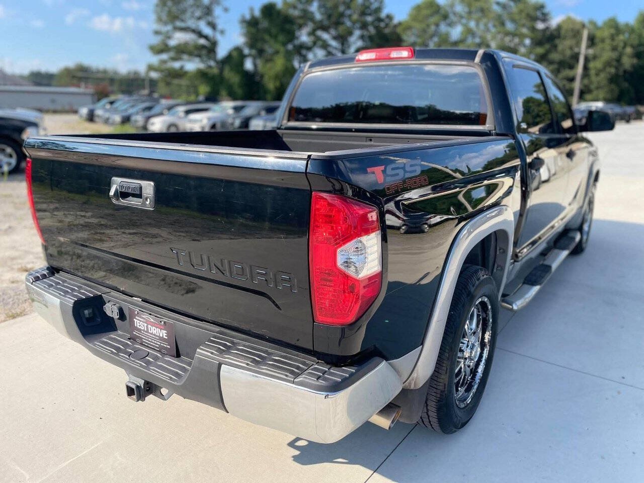 Used 2015 Toyota Tundra SR5 w/ SR5 Upgrade Package RWD image 8