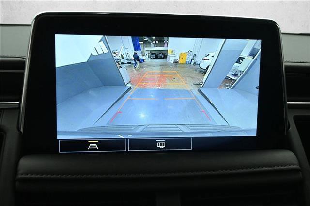 Used 2021 Chevrolet Suburban LT RWD image 15