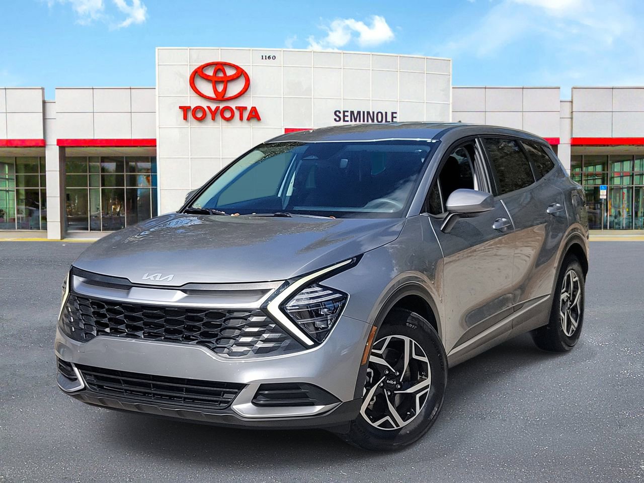 Used 2025 Kia Sportage LX image 1