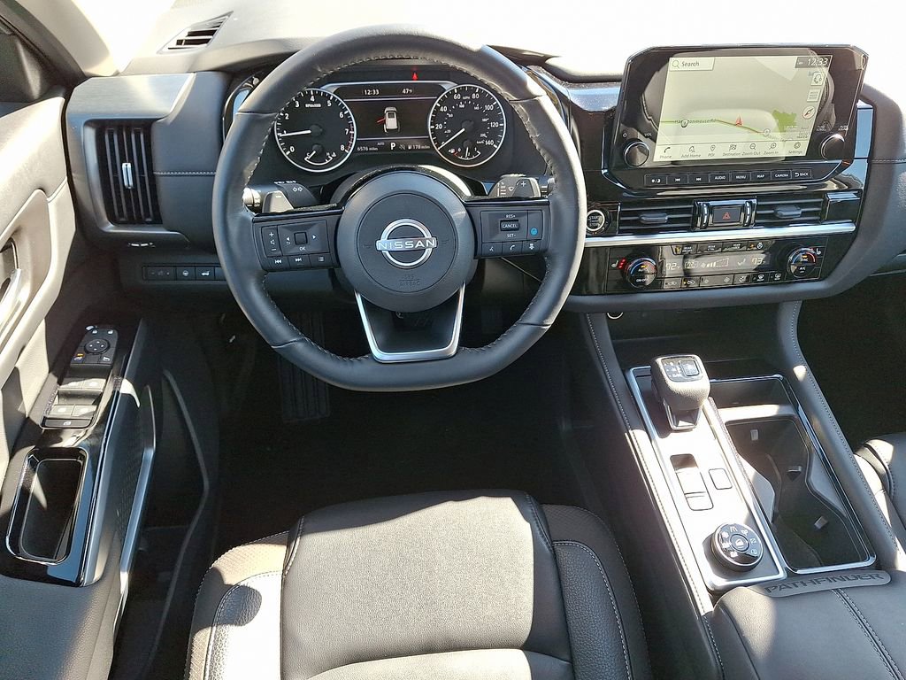 Used 2024 Nissan Pathfinder SL w/ Black Appearance Package image 13