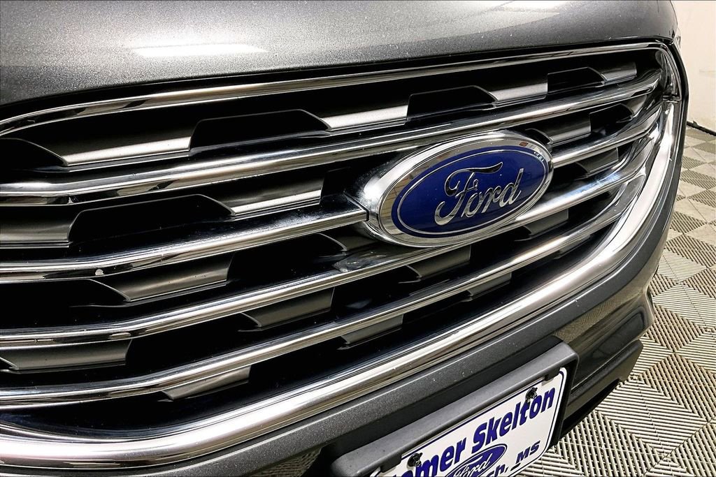 Used 2020 Ford Edge SE image 29