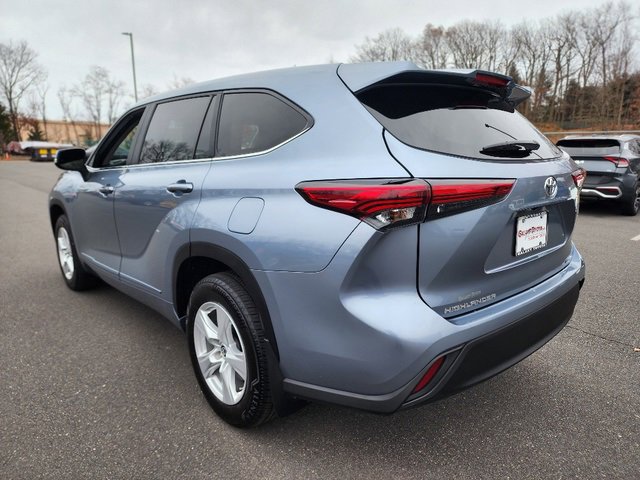 Used 2023 Toyota Highlander LE image 5