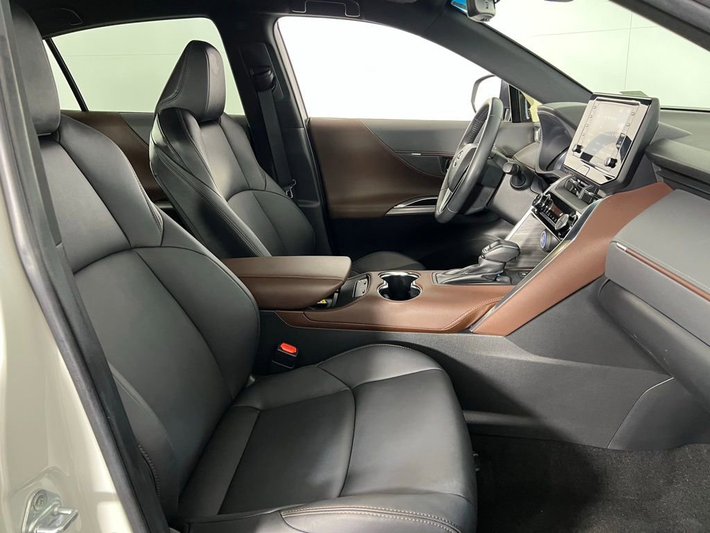 Used 2022 Toyota Venza XLE image 33