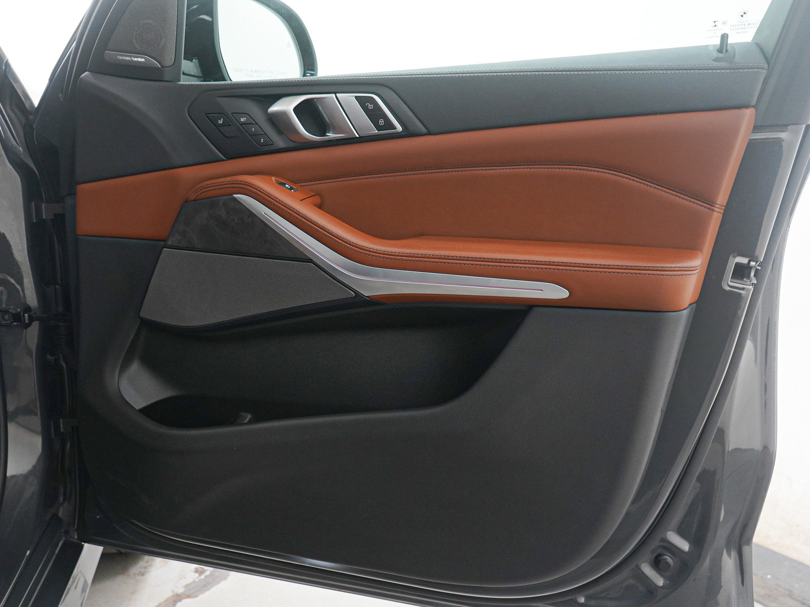 Used 2022 BMW X5 M50i w/ Executive Package image 9