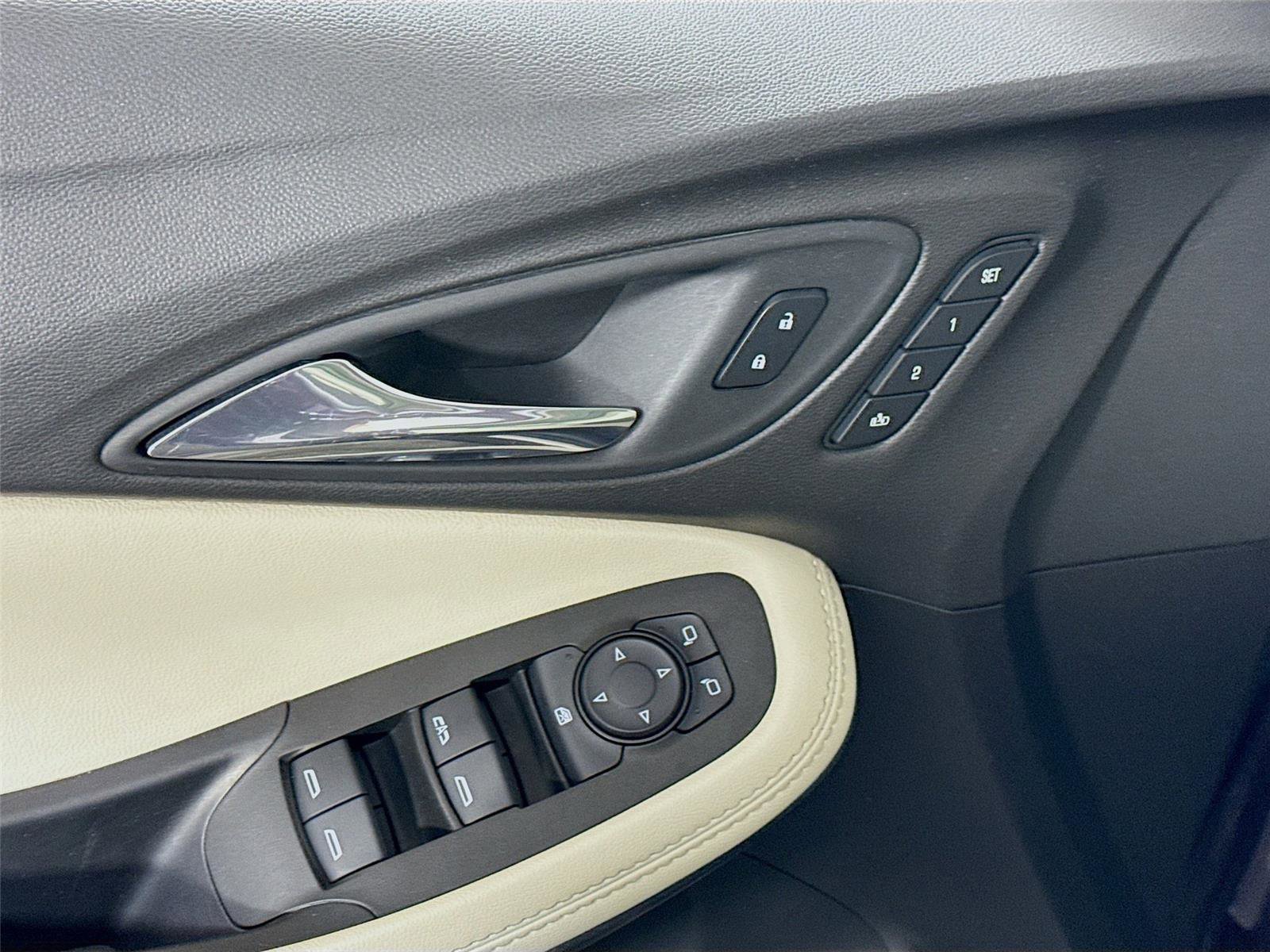 Used 2021 Buick Encore GX Essence w/ Advanced Technology Package image 12