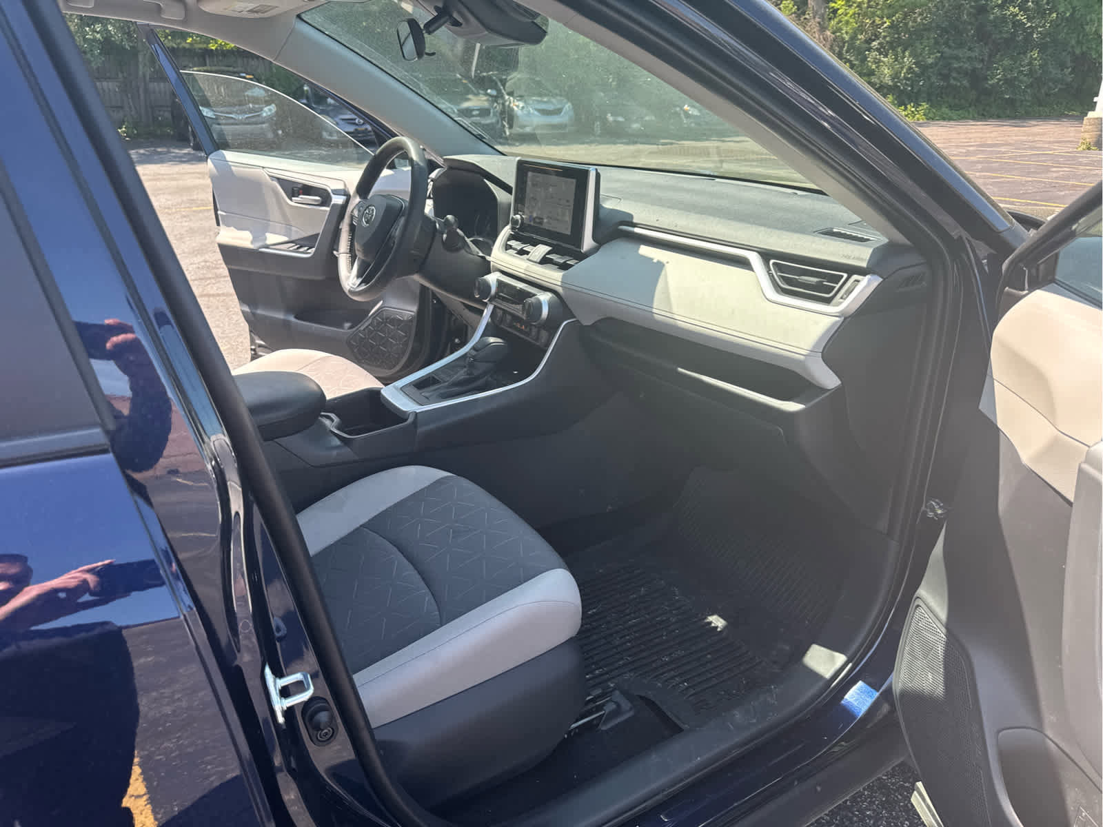 Used 2025 Toyota RAV4 XLE w/ Convenience Package AWD/4WD image 10