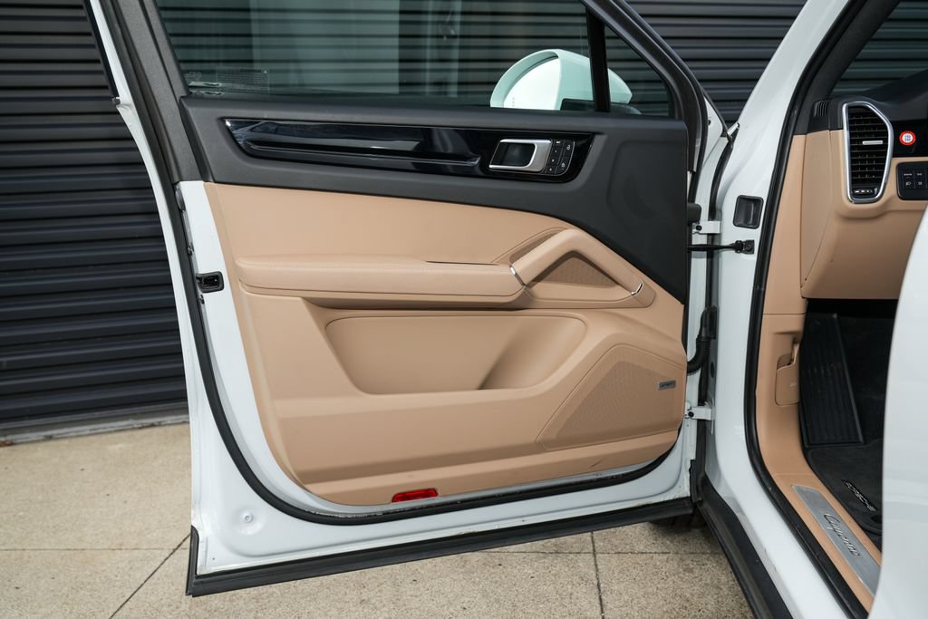 Certified 2022 Porsche Cayenne Coupe AWD/4WD image 18