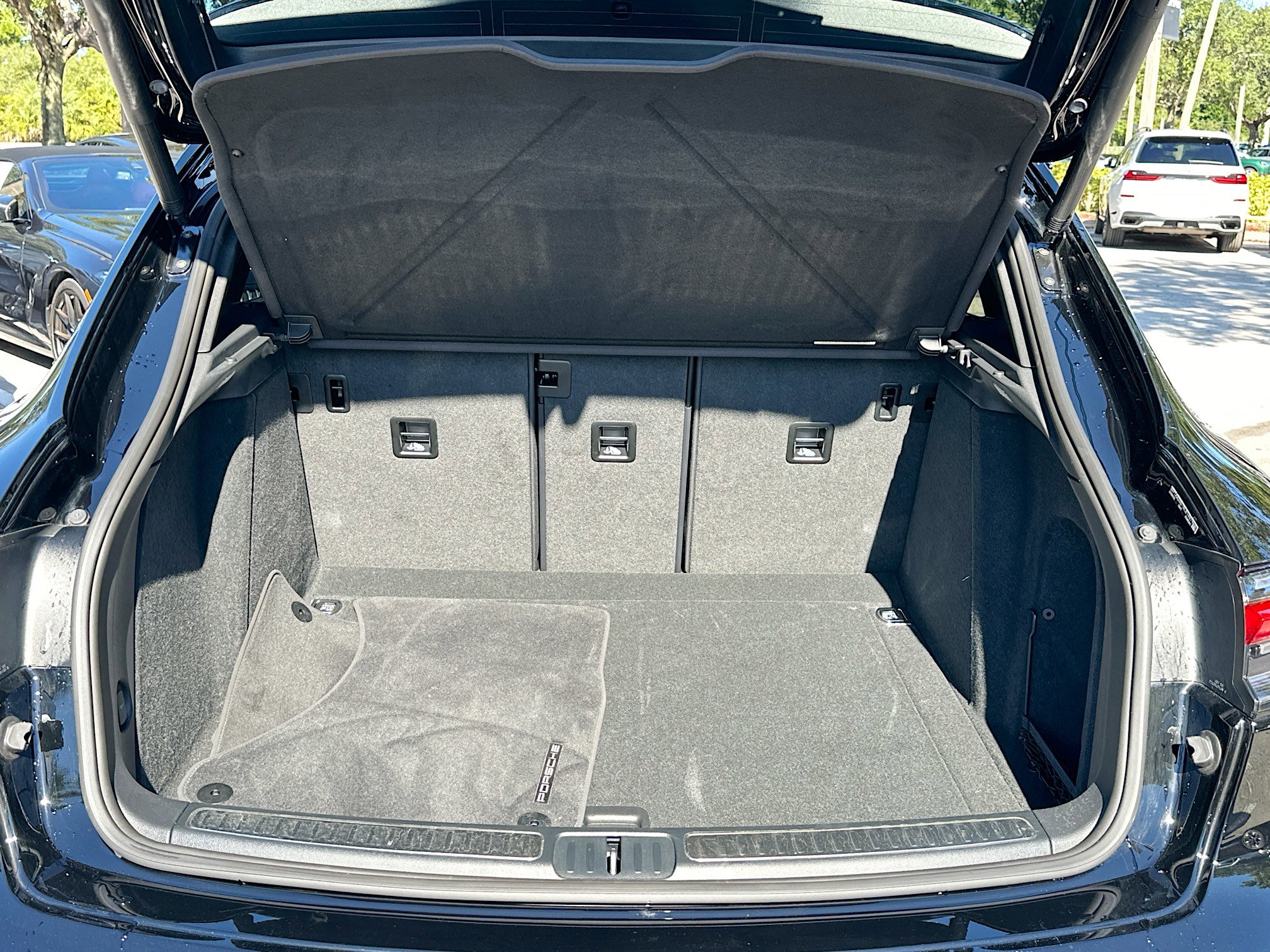 Used 2024 Porsche Macan image 28