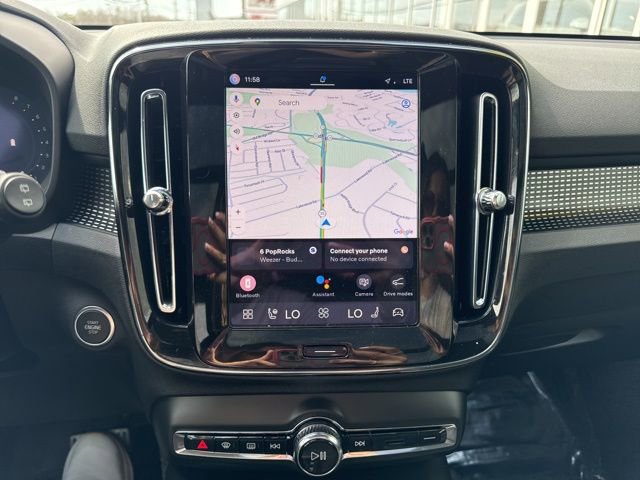 Certified 2025 Volvo XC40 B5 Plus image 24